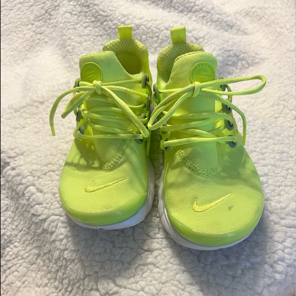 Nike, size 3, neon yellow sneaker - Picture 2 of 3